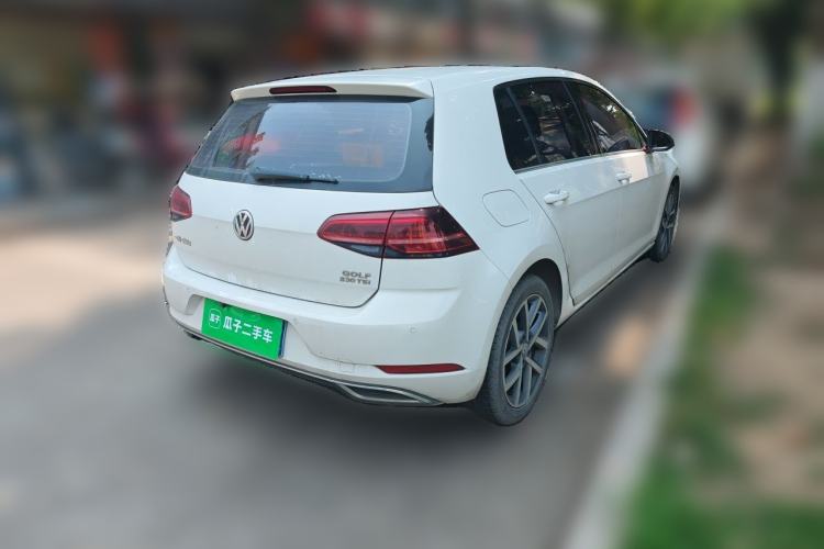 Used Volkswagen Golf 2018 230TSI Automatic Luxury Version Rear Right 45 Deg