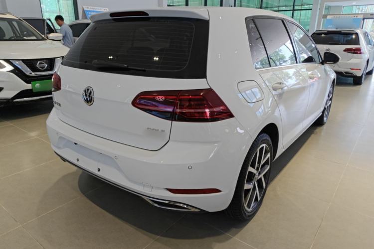 Used Volkswagen Golf 2018 230TSI Automatic Luxury Version Rear Right 45 Deg
