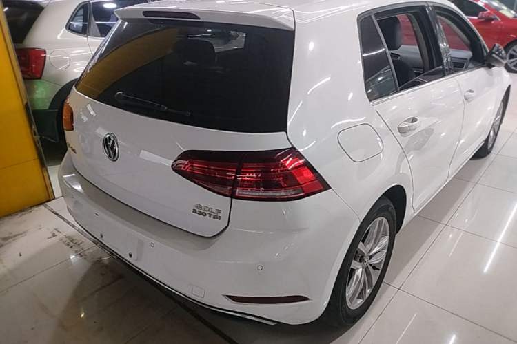 Used Volkswagen Golf 2018 230TSI Automatic Comfort Model Rear Right 45 Deg