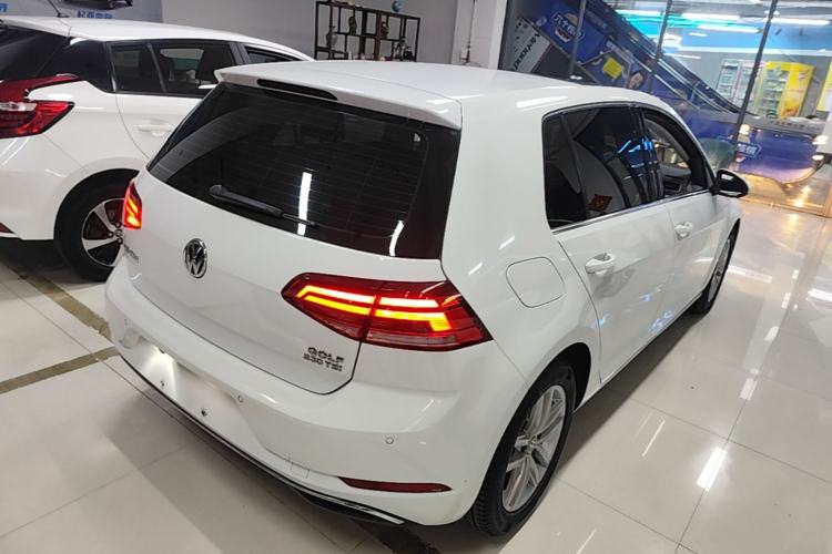 Used Volkswagen Golf 2018 230TSI Automatic Comfort Model Rear Right 45 Deg