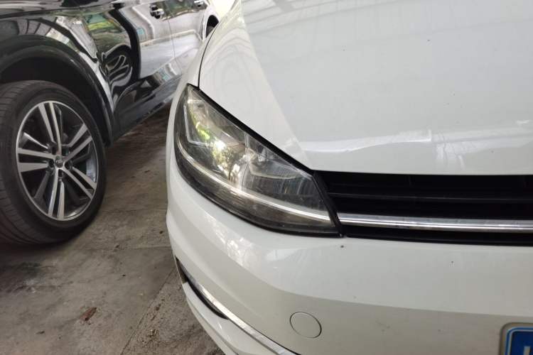 Used Volkswagen Golf 2018 230TSI Automatic Luxury Version Right Front Headlight