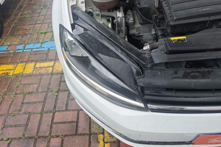 Used Volkswagen Golf 2018 1.6L Automatic Comfort Model Right Front Headlight