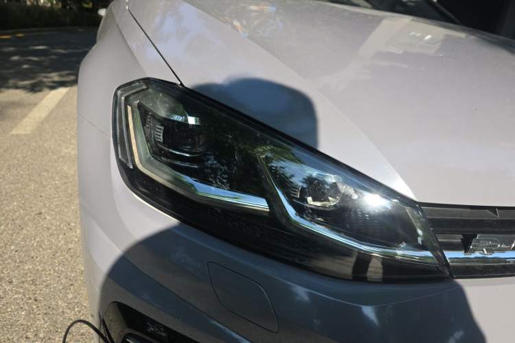 Used Volkswagen Golf 2018 280TSI Automatic R-Line Model Right Front Headlight