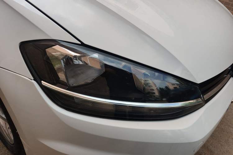 Used Volkswagen Golf 2018 1.6L Automatic Comfort Model Right Front Headlight