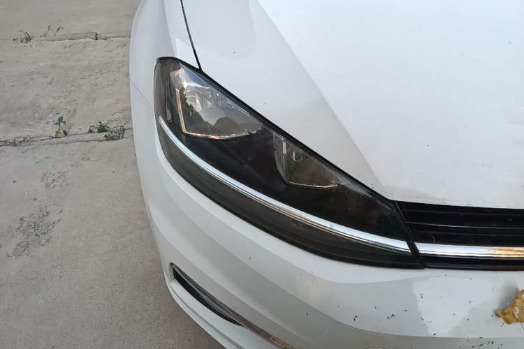 Used Volkswagen Golf 2018 1.6L Automatic Comfort Model Right Front Headlight