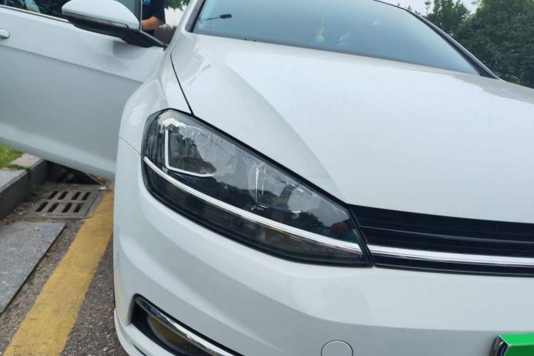 Used Volkswagen Golf 2018 230TSI Automatic Luxury Version Right Front Headlight