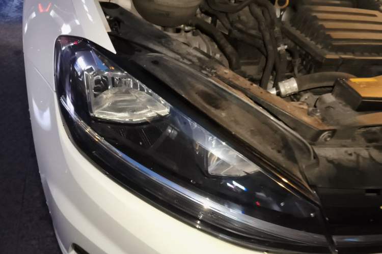 Used Volkswagen Golf 2018 230TSI Automatic Luxury Version Right Front Headlight