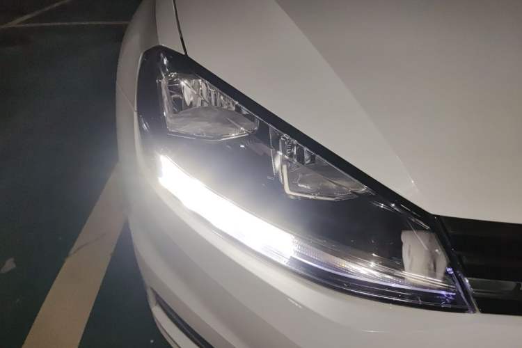 Used Volkswagen Golf 2018 1.6L Automatic Comfort Model Right Front Headlight