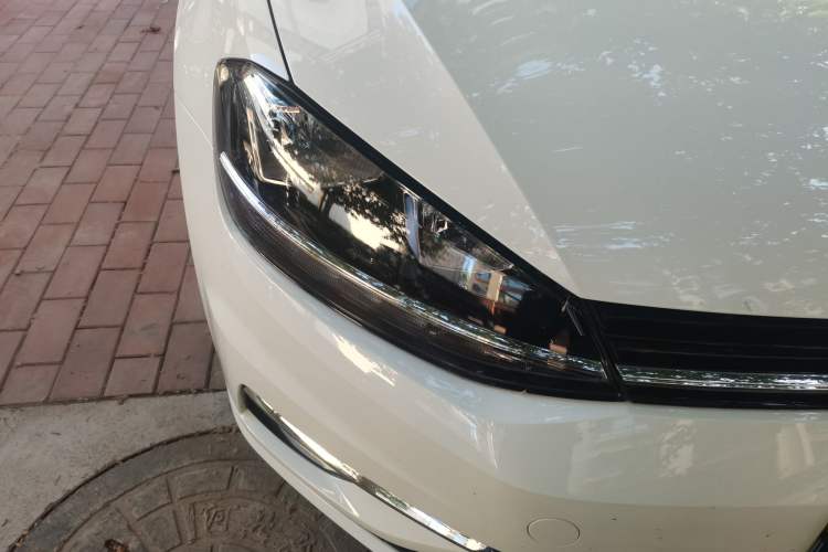 Used Volkswagen Golf 2018 1.6L Automatic Comfort Model Right Front Headlight