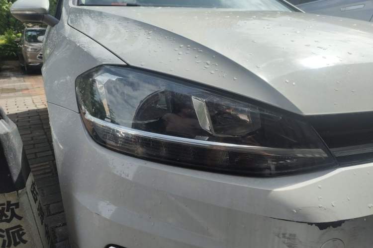 Used Volkswagen Golf 2018 230TSI Automatic Luxury Version Right Front Headlight