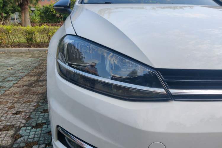 Used Volkswagen Golf 2018 1.6L Automatic Comfort Model Right Front Headlight