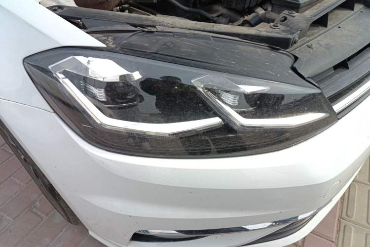 Used Volkswagen Golf 2018 1.6L Automatic Comfort Model Right Front Headlight