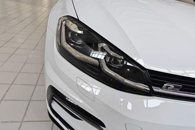 Used Volkswagen Golf 2018 280TSI Automatic R-Line Model Right Front Headlight