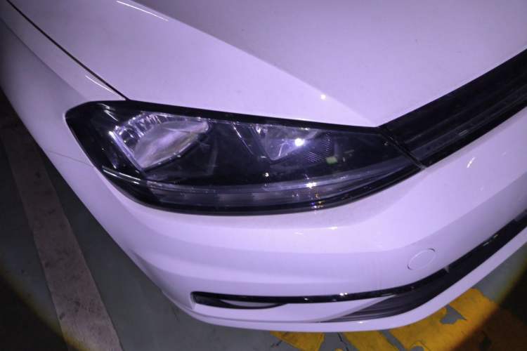Used Volkswagen Golf 2018 230TSI Automatic Luxury Version Right Front Headlight