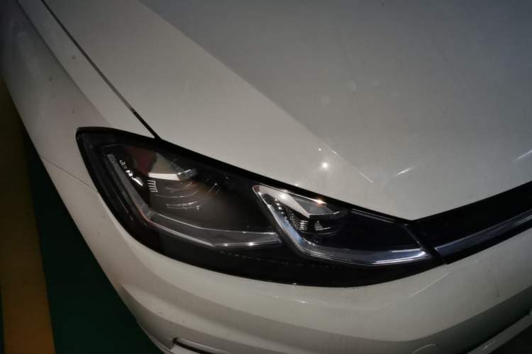 Used Volkswagen Golf 2018 230TSI Automatic Comfort Model Right Front Headlight