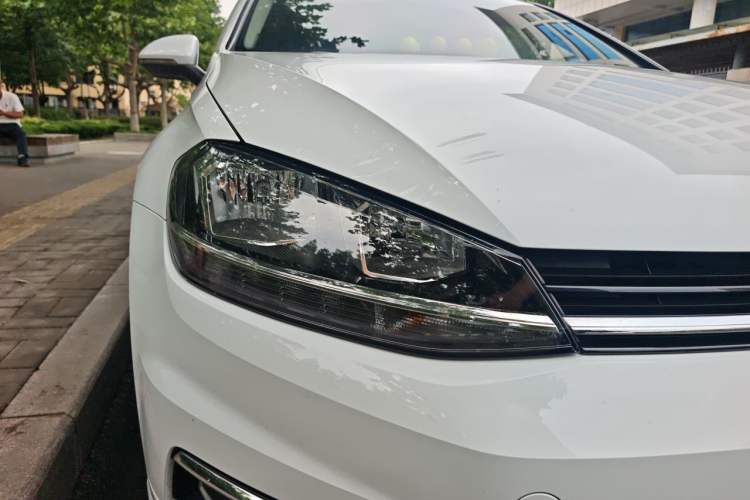 Used Volkswagen Golf 2018 1.6L Automatic Comfort Model Right Front Headlight