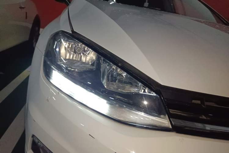 Used Volkswagen Golf 2018 230TSI Automatic Comfort Model Right Front Headlight
