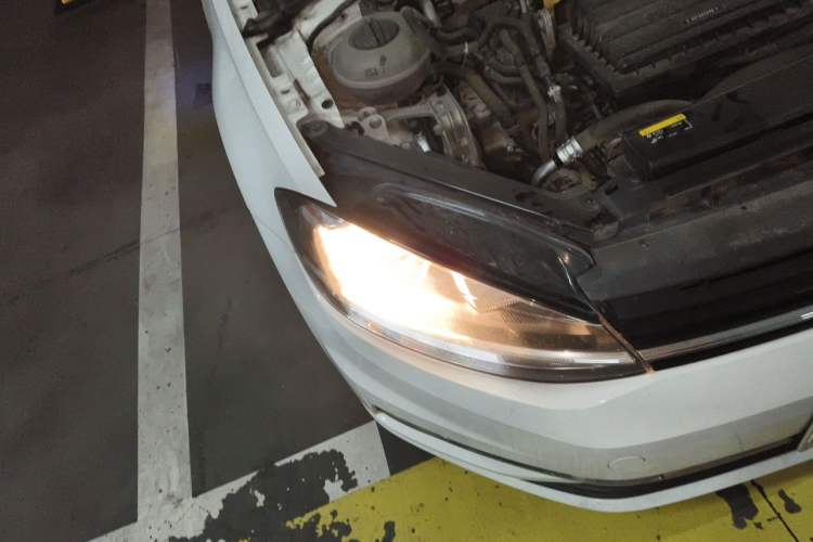 Used Volkswagen Golf 2018 230TSI Automatic Luxury Version Right Front Headlight