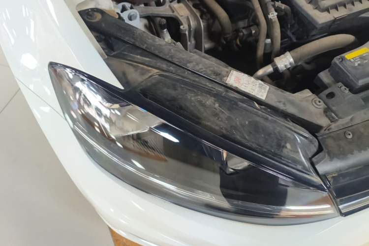 Used Volkswagen Golf 2018 230TSI Automatic Comfort Model Right Front Headlight