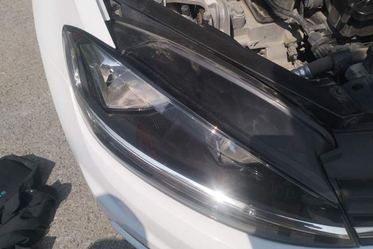 Used Volkswagen Golf 2018 1.6L Automatic Comfort Model Right Front Headlight