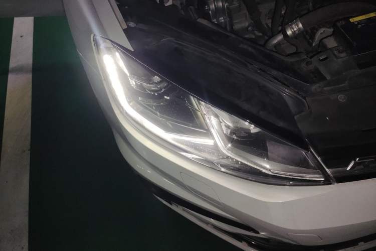 Used Volkswagen Golf 2018 280TSI Automatic R-Line Model Right Front Headlight