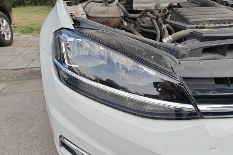 Used Volkswagen Golf 2018 230TSI Automatic Luxury Version Right Front Headlight