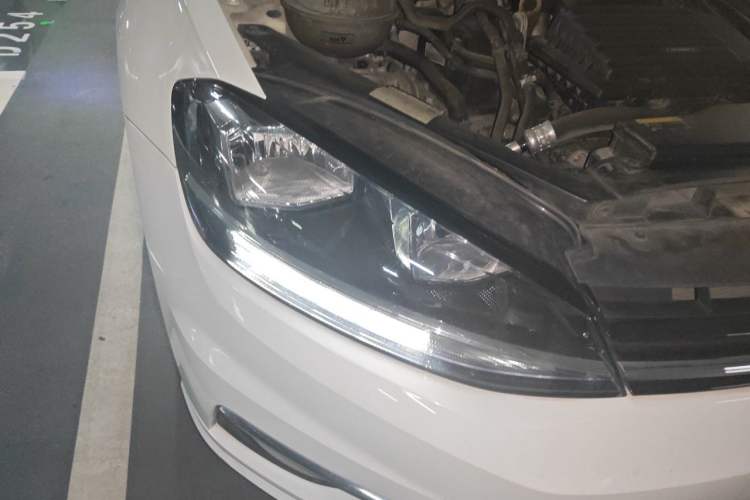 Used Volkswagen Golf 2018 230TSI Automatic Comfort Model Right Front Headlight