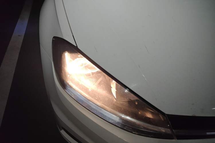 Used Volkswagen Golf 2018 230TSI Automatic Luxury Version Right Front Headlight