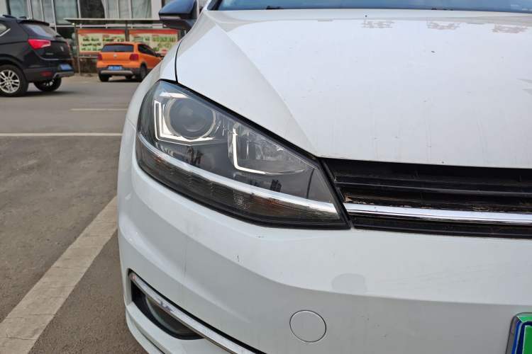 Used Volkswagen Golf 2018 230TSI Automatic Comfort Model Right Front Headlight