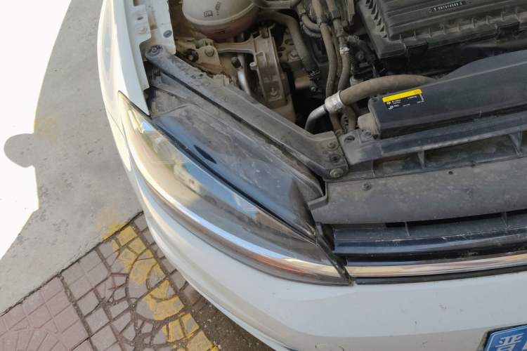 Used Volkswagen Golf 2018 230TSI Automatic Luxury Version Right Front Headlight