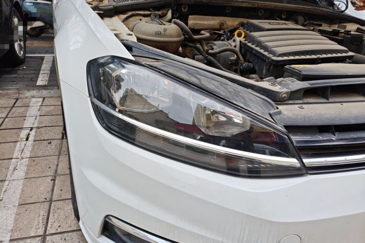 Used Volkswagen Golf 2018 1.6L Automatic Comfort Model Right Front Headlight