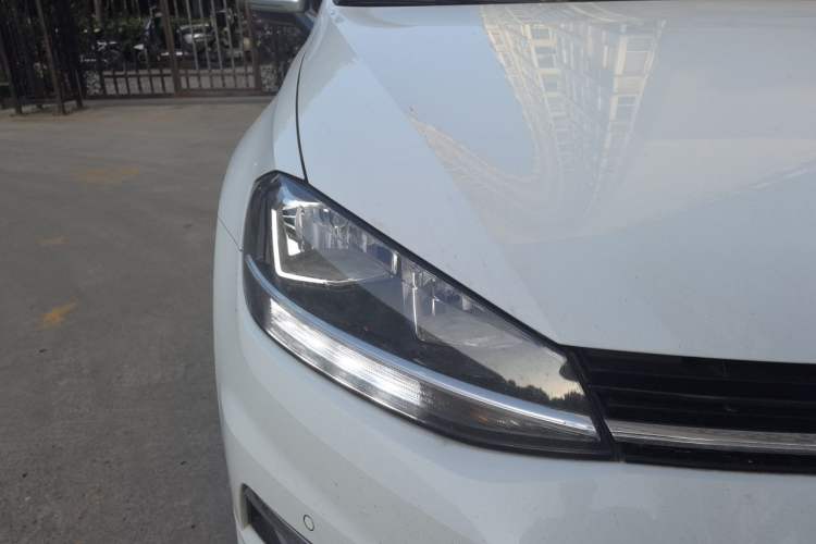 Used Volkswagen Golf 2018 1.6L Automatic Comfort Model Right Front Headlight