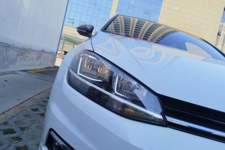 Used Volkswagen Golf 2018 230TSI Automatic Comfort Model Right Front Headlight