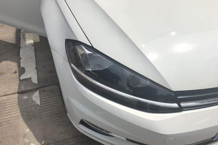 Used Volkswagen Golf 2018 1.6L Automatic Comfort Model Right Front Headlight