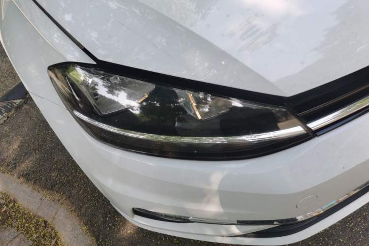 Used Volkswagen Golf 2018 230TSI Automatic Comfort Model Right Front Headlight