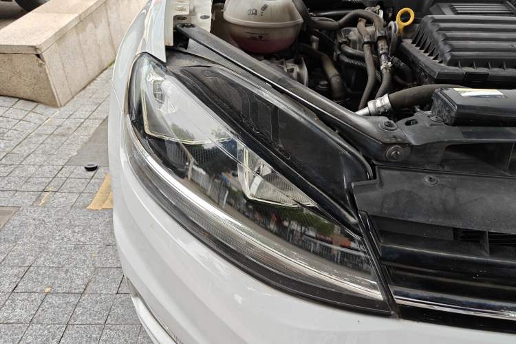 Used Volkswagen Golf 2018 230TSI Automatic Comfort Model Right Front Headlight