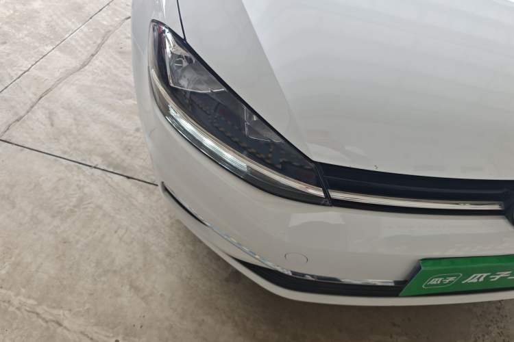 Used Volkswagen Golf 2018 230TSI Automatic Luxury Version Right Front Headlight