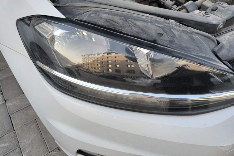 Used Volkswagen Golf 2018 1.6L Automatic Comfort Model Right Front Headlight