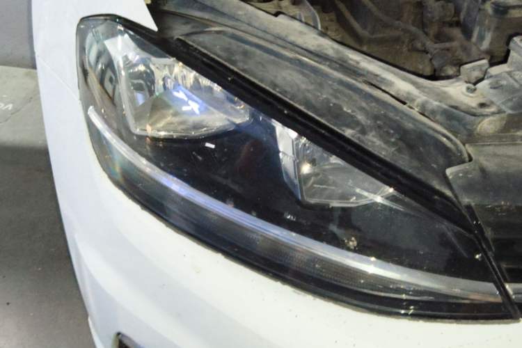 Used Volkswagen Golf 2018 1.6L Automatic Comfort Model Right Front Headlight