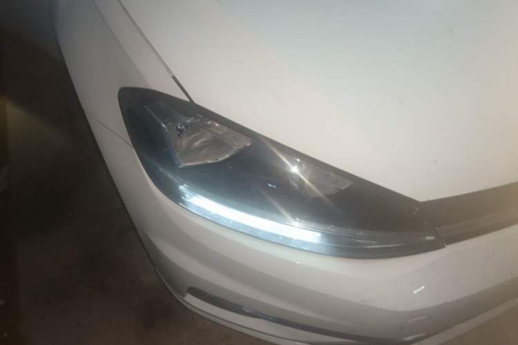 Used Volkswagen Golf 2018 230TSI Automatic Luxury Version Right Front Headlight