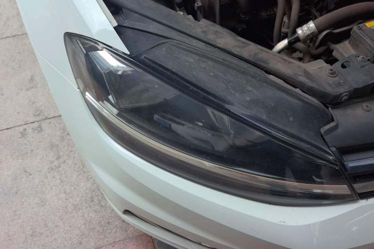 Used Volkswagen Golf 2018 230TSI Automatic Comfort Model Right Front Headlight