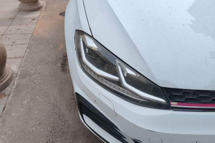 Used Volkswagen Golf 2018 230TSI Automatic Luxury Version Right Front Headlight