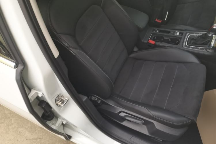 Used Volkswagen Golf 2018 230TSI Automatic Luxury Version Right Front Seat