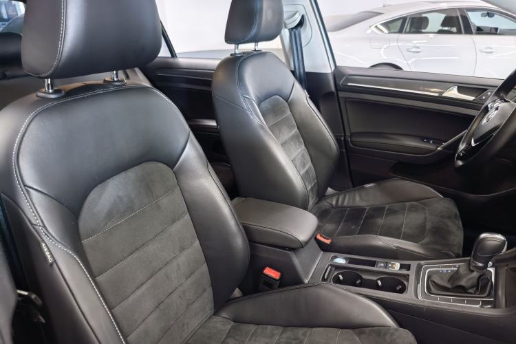 Used Volkswagen Golf 2018 230TSI Automatic Luxury Version Right Front Seat