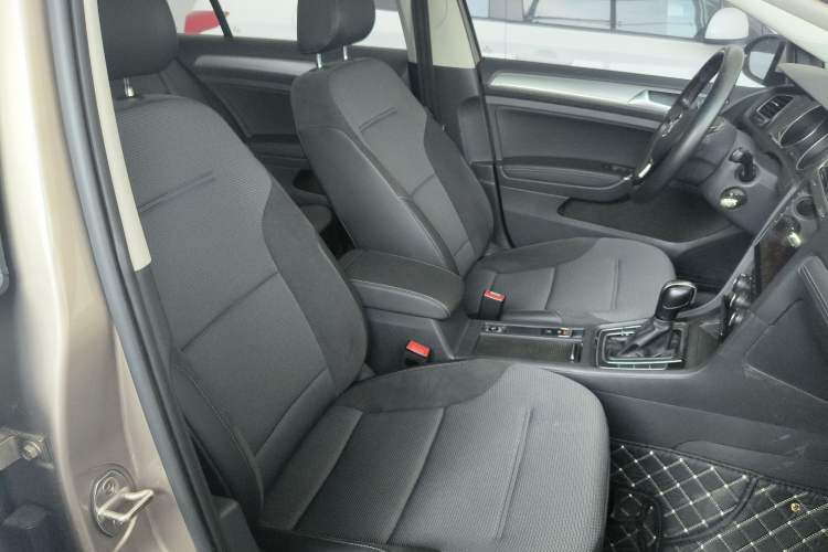 Used Volkswagen Golf 2018 1.6L Automatic Comfort Model Right Front Seat