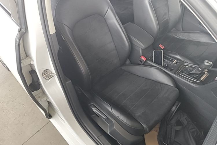 Used Volkswagen Golf 2018 230TSI Automatic Luxury Version Right Front Seat