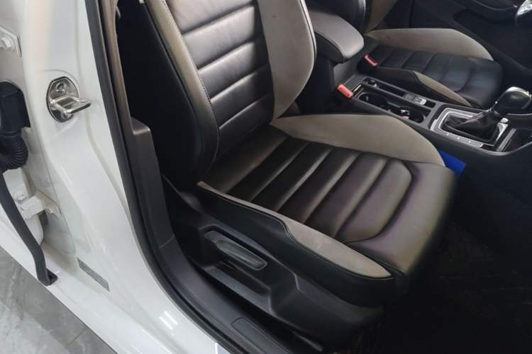 Used Volkswagen Golf 2018 280TSI Automatic R-Line Model Right Front Seat
