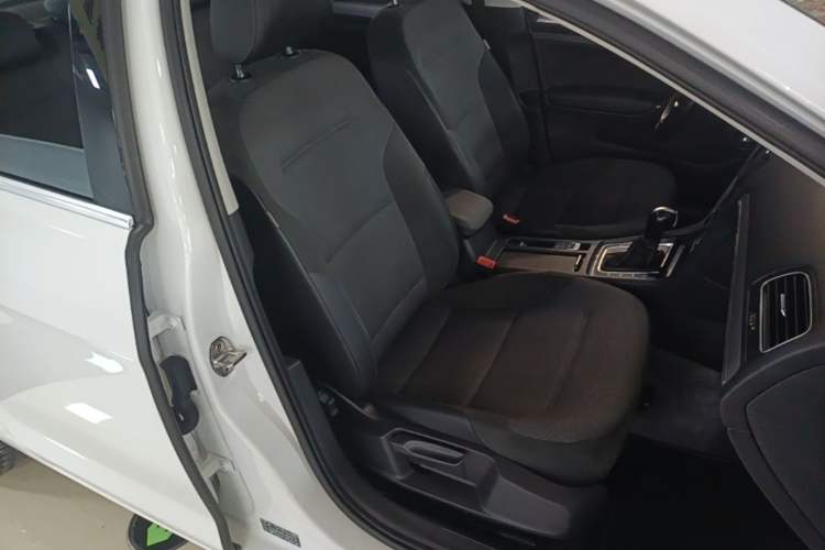 Used Volkswagen Golf 2018 1.6L Automatic Comfort Model Right Front Seat