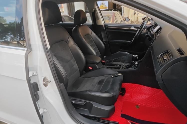 Used Volkswagen Golf 2018 230TSI Automatic Luxury Version Right Front Seat