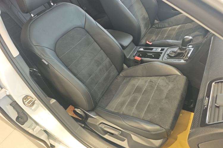 Used Volkswagen Golf 2018 230TSI Automatic Luxury Version Right Front Seat